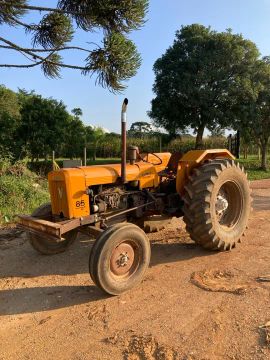 Trator Valmet 85 ID 1979 4x2 - Ótima Oportunidade! 