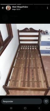 Cama de madeira de solteiro