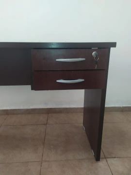 02 escrivaninha amadeirada, cada R$ 250,00