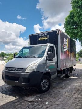 IVECO DAILY - COM BAÚ