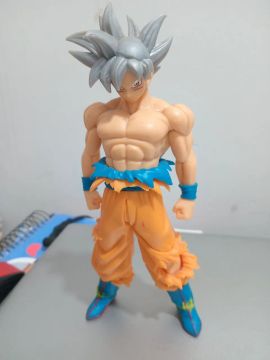 Boneco Dragon Ball Super- Goku instinto superior 