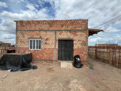 Vendo uma casa no caburai 