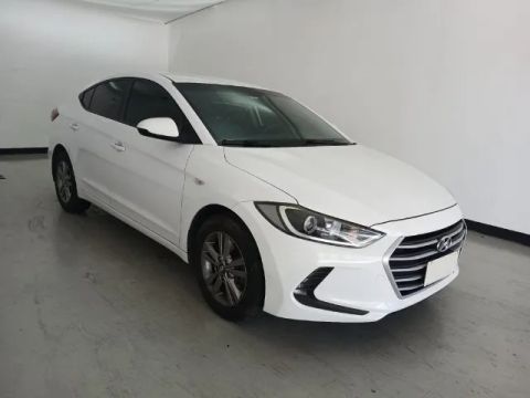 Hyundai Elantra 2.0 básica (aut)