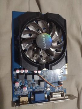 Vendo Placa de Vídeo Gigabyte GeForce GT 420