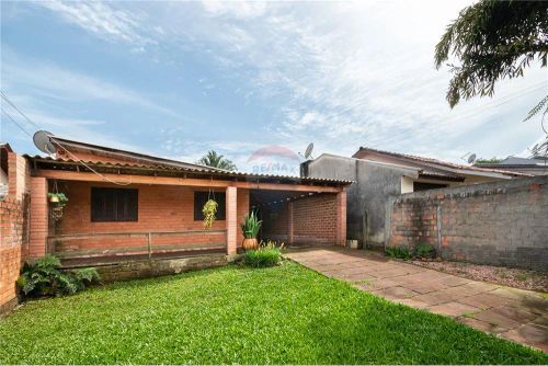Casa com estilo único no bairro, 1 Suíte, Sala/Cozinha e 2 banheiros