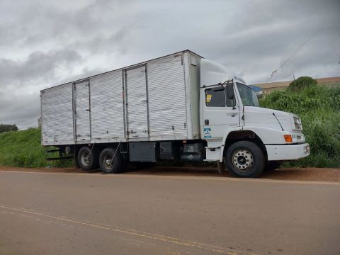 L 1620 - Baú - Diesel