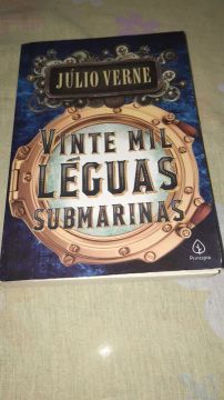 Vinte Mil Léguas Submarinas - Júlio Verne - Capa Dura