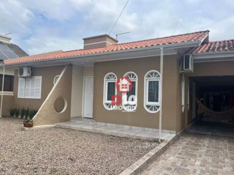 Casa com PISCINA e 3 dormitórios à venda, 160 m² por R$ 620.000 - Mato Alto - Araranguá/SC