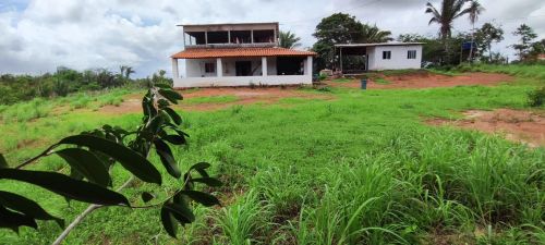 Sítio com casa e área verde em local tranquilo
