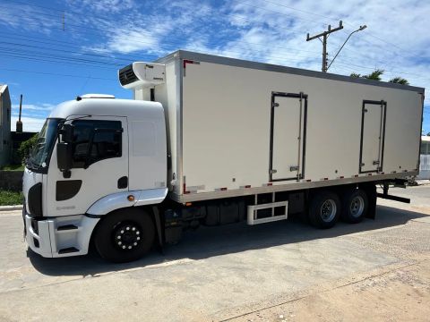 Caminhão pronto pra trabalhar