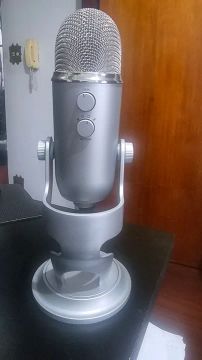 Microfone Blue Yeti USB para Gravação e Streaming