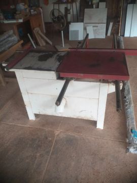 Esquadrejadeira maksiwa 1200 com motor