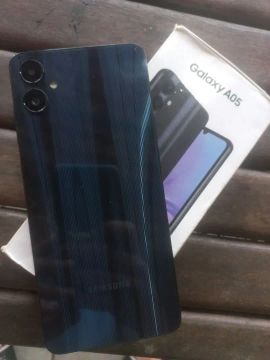 Samsung A05 128gb com caixa, capinha, pelicula e carregador.