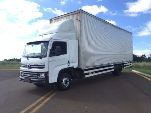 VW 11-180 BAÚ 8.90M