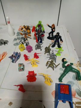 Kit de boneco de tema de filme como homem aranha  entre outro de filme 