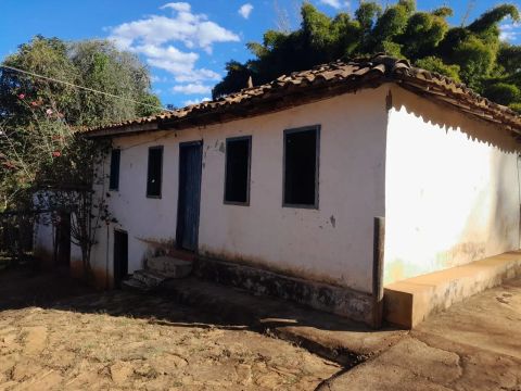 Sítio em Piracema MG de 120.000 mil metros com lagoa e pomar. casa centenária
