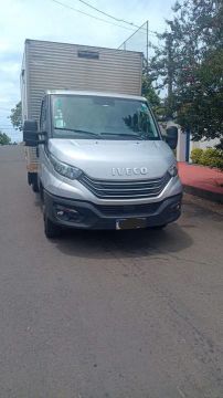 Caminhão Iveco Baú - Excelente estado, muito novo ! 