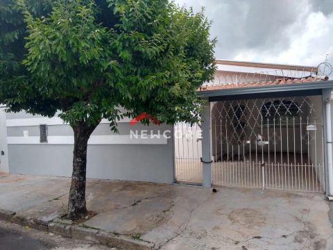 Casa em Rua Ézio Banzato - Núcleo Habitacional Nova Marília - Marília/SP