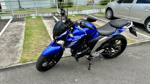Vendo fazer fz25 zerada! Completa! Com capacete mormai e protetor de carenagem!