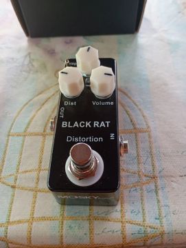 Pedal de guitarra distorção Black Rat