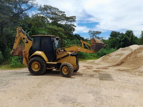 Retroescavadeira Caterpillar 416F ano 2018