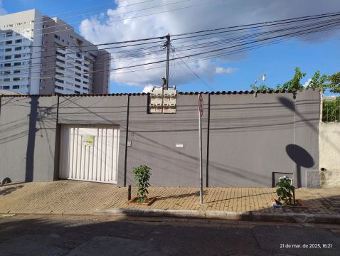 Alugo kitnet bairro Dom Aquino, atrás do supermercado Comper da Prainha
