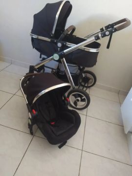 Carrinho Moisés+ bebê conforto 