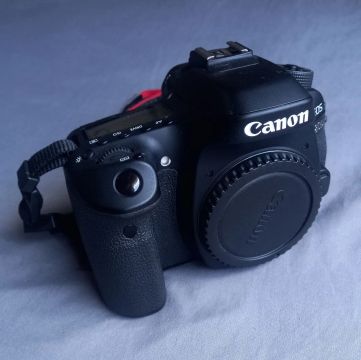 Camera Canon EOS 80D DSLR Corpo