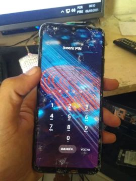 Vendo xiaomi redmi 10c caiu da moto ontem, por isso esse preço