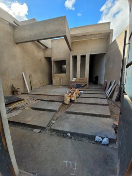 Linda casa térrea com 3 quartos. Bairro Residencial Sul. Garagem coberta. Lindo acabamento