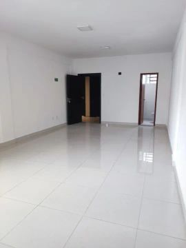 Sala comercial em Adrianópolis medindo 34m