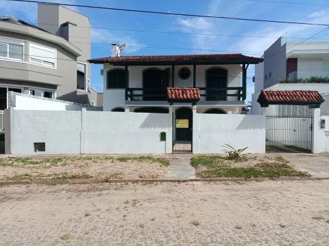 Imóvel para aluguel possui 200 metros quadrados com 6 quartos em Daniela - Florianópolis -