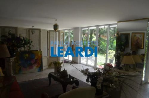 CASA ASSOBRADADA - CIDADE JARDIM - SP