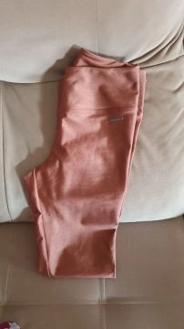 Calça Track Field nova nunca usei, tam P. 130. Tamanho M