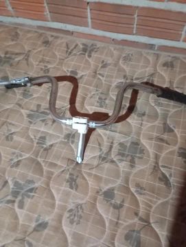 Mesinha mais guidão 