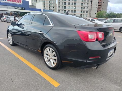 Chevrolet Malibu impecável 