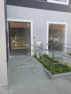 Loja no Centro de Bicas