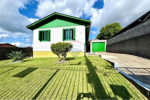 Duas casas mistas no Bairro Jardim Itália