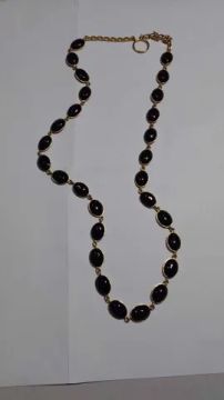 Colar em dourado e preto