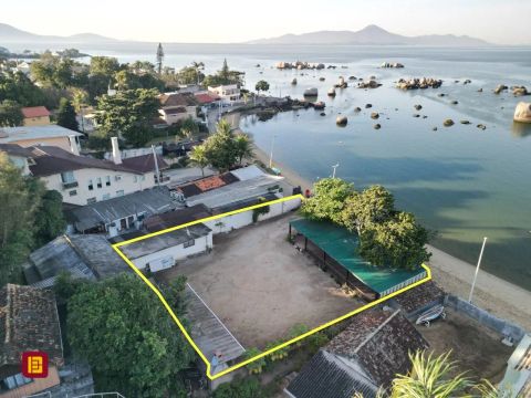 Terreno Exclusivo junto ao Mar no bairro Itaguaçu, Praia das Palmeiras