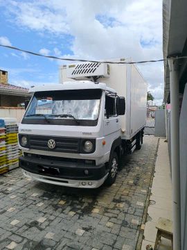 Vendo caminhão Volkswagen 10160 com baú frigorífico 2015 com baú argi frigorífico