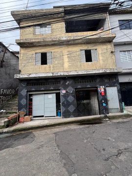 Vendo casa espaçosa 