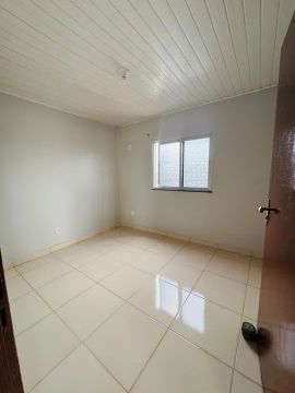 Apartamento com cozinha mobiliada 