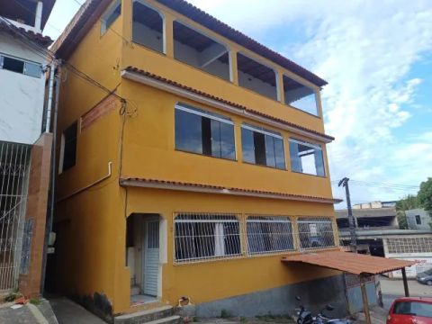 2 Apartamentos à Venda. Ótima Localização.