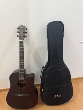 Violão Tagima acústico com case, cordas de nylon.