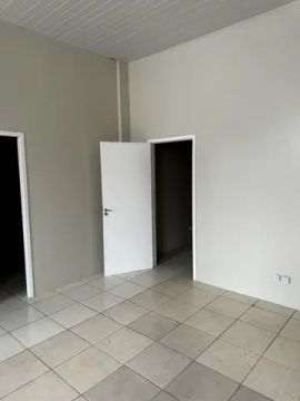 Locação. Imóvel comercial. 170 m2. Situado na Rua Floriano Peixoto, 214 px a Jaime Brasil.