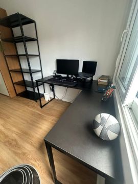 Estante e mesa em L para escritório
