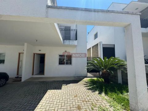Condomínio Contemporâneo - Casa (Sobrado) 3 quartos para locação em -Taubaté/SP.