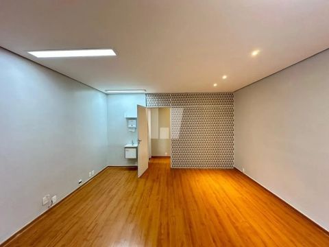 Sala impecável perto da Avenida Afonso Pena