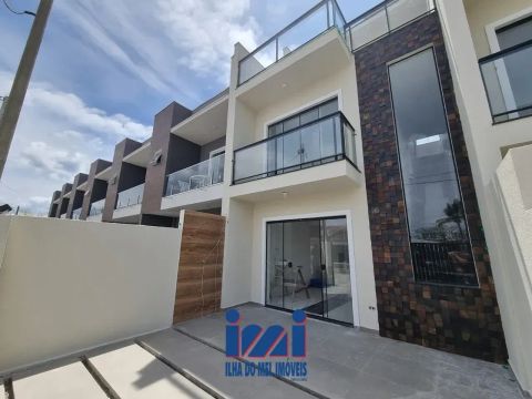 Triplex á venda em Praia de Leste
